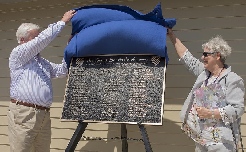 Mayor Ted Becker and Art in Bloom Chair Jane Ellan Golde unveil the marker that will rest on the wall facing the sculpture.